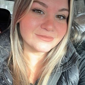 Meet your Posher, Alexandra